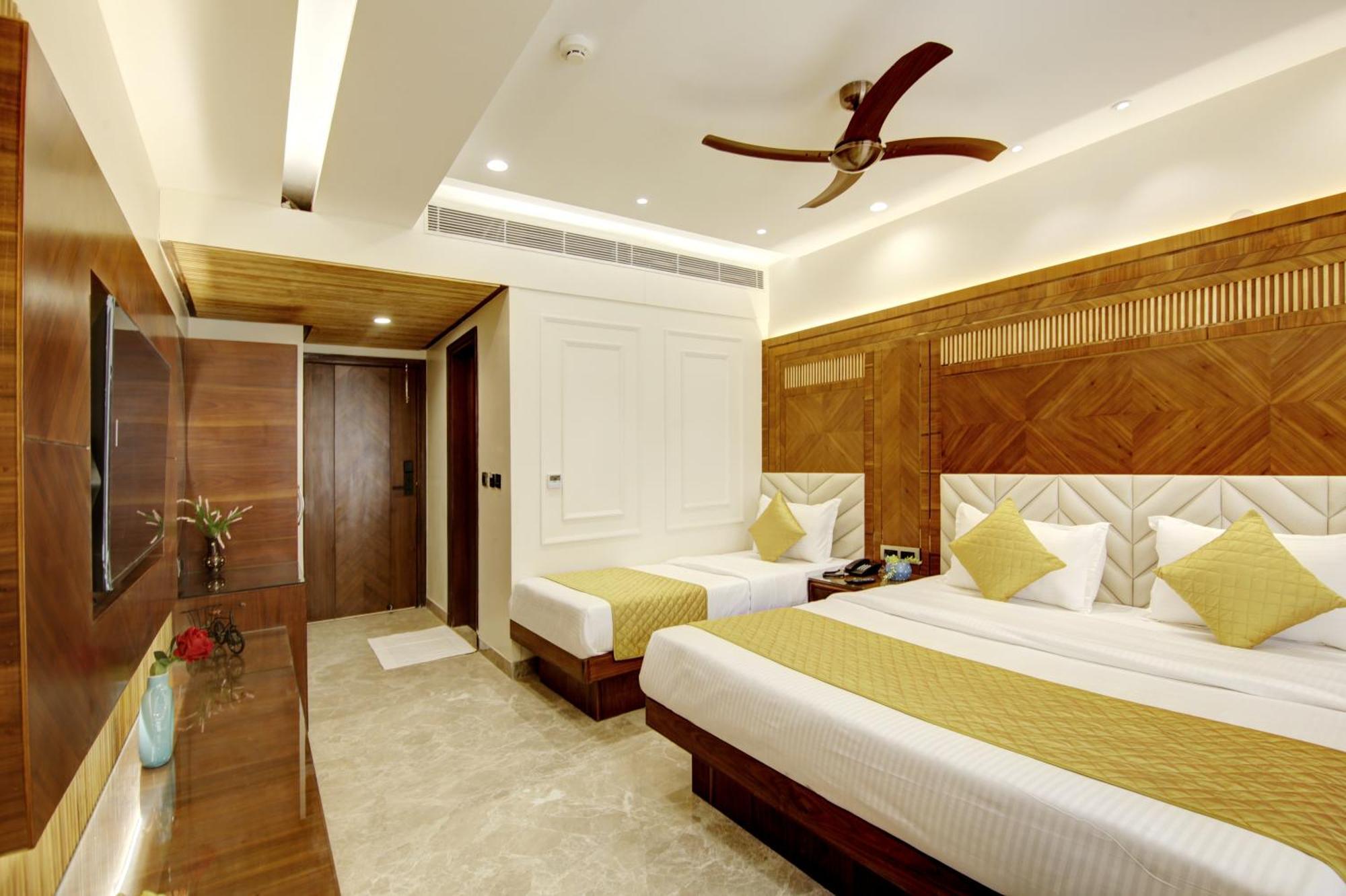 The Vanson Pride Delhi Нью-Дели Экстерьер фото